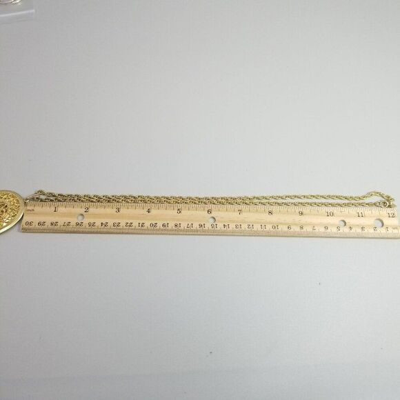 Vintage Sarah Coventry Large Oval Photo Locket Necklace, Gold Tone Scroll Design - Picture 7 of 9